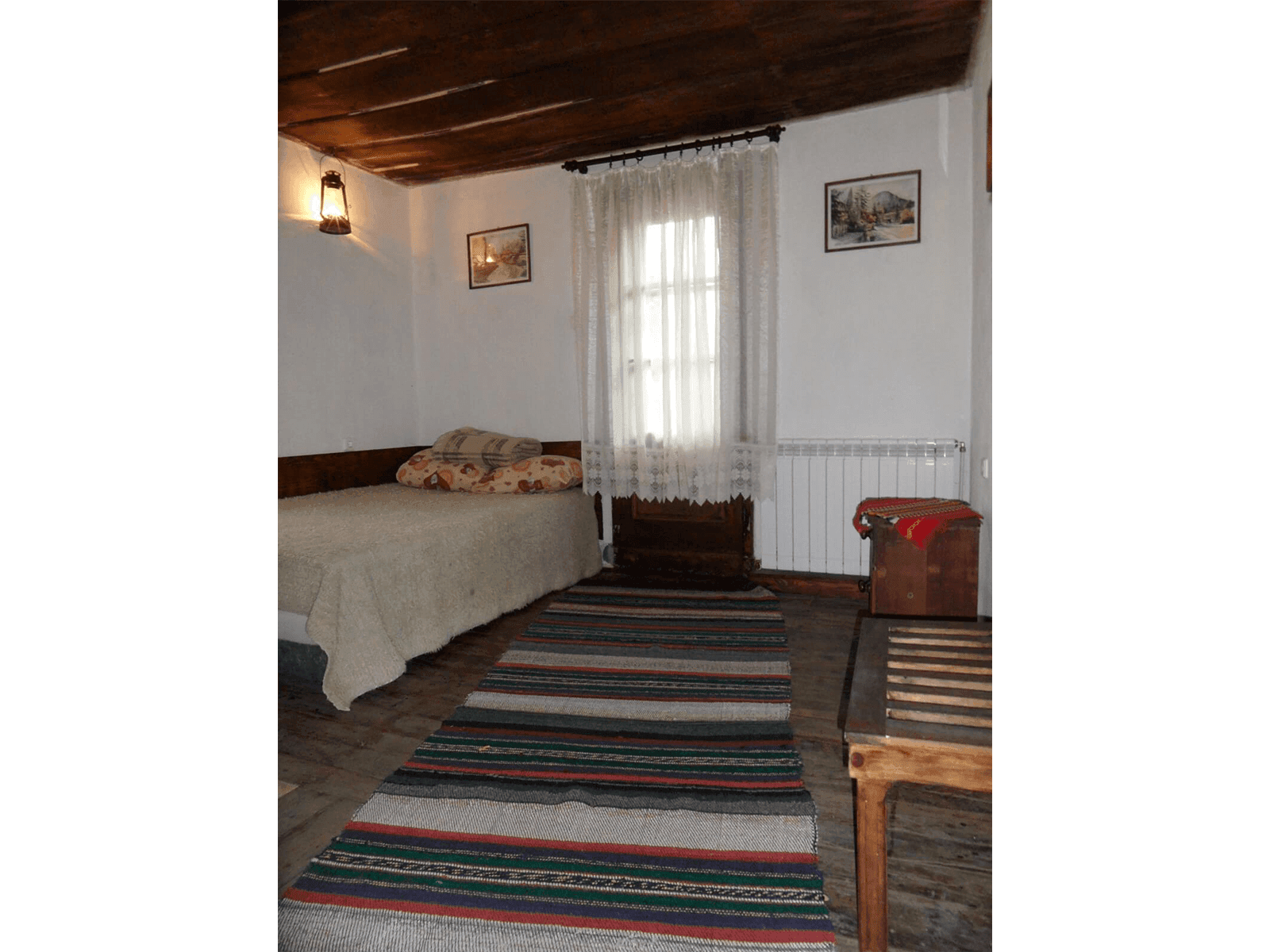 12 Christov House Room1